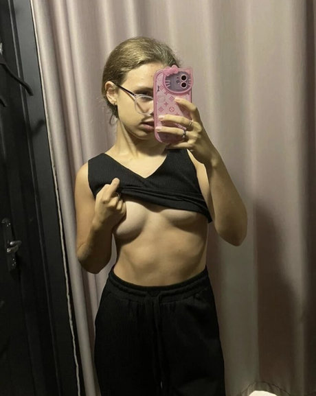 chaton courbé onlyfans assez gratuit img