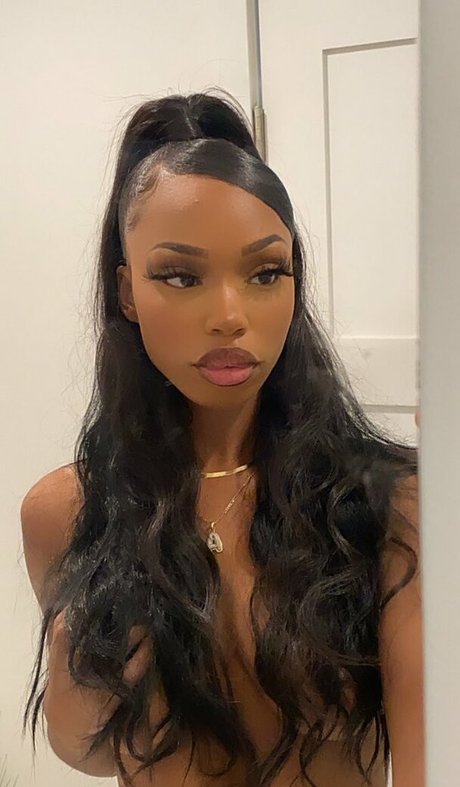 goddesseros modèle érotique images