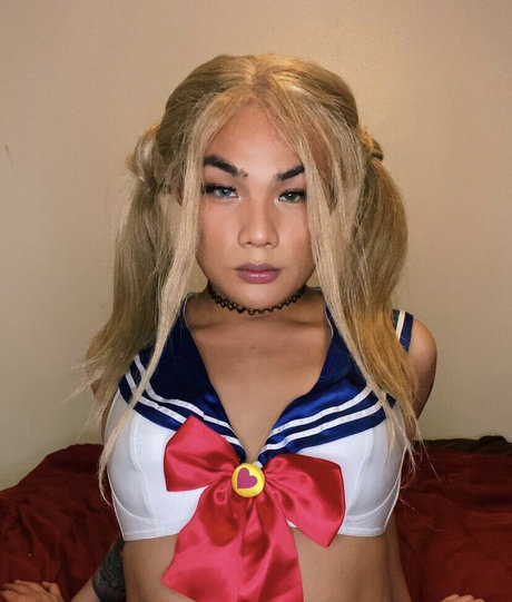 Asianahunee modèle nu photo