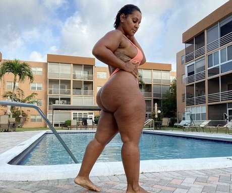 esmy v modèle nu archive