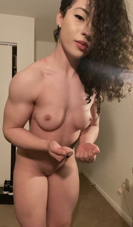 Curly Exotic star du porno en haute qualité photos