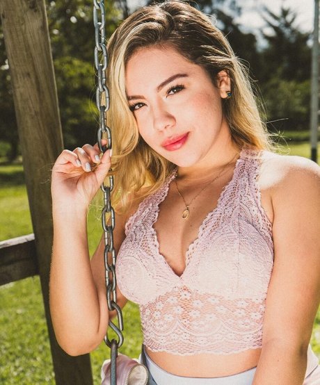 Pauletteartist étoile sexy images