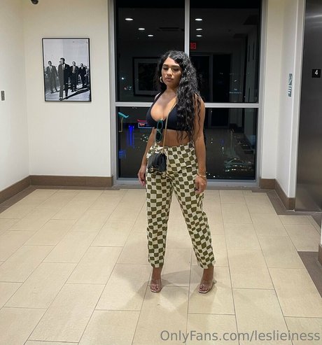 Leslie Ines modèle gratuit images