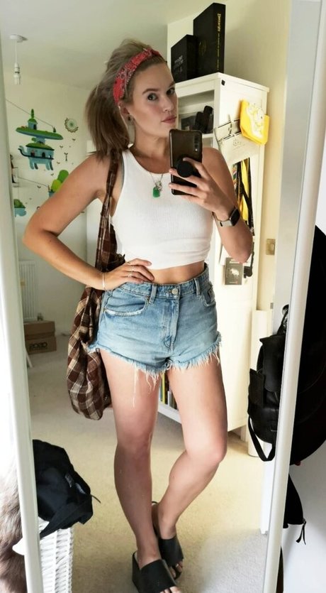 Hollie Bennett nus de stars du porno galerie