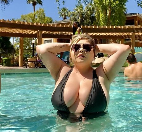 Lilly Zamora star du porno en haute qualité archive