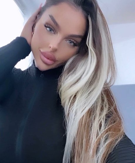 lola official modèle artistique galerie