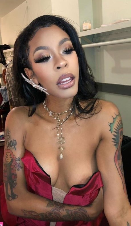 Rico Nasty star du porno gratuite image