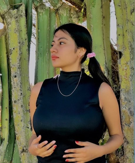 Paola Bustamante modèle sexy images