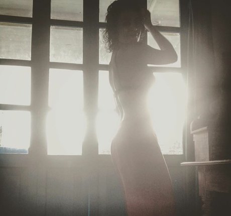 Agam Darshi haut modèle des photos