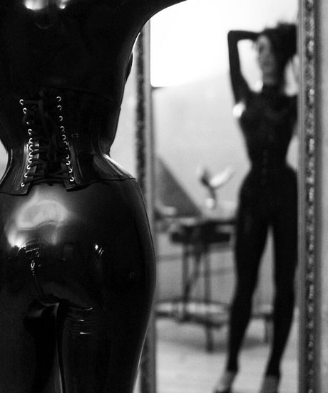 Lady Mephista star du porno en haute qualité galeries