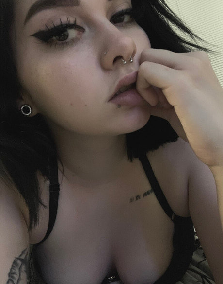 Jisatsuwaifu actrice exclusive galeries