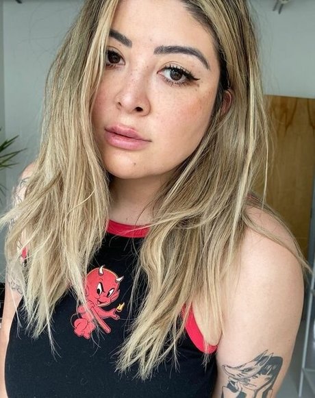 AshlynnArias modèle exclusif image