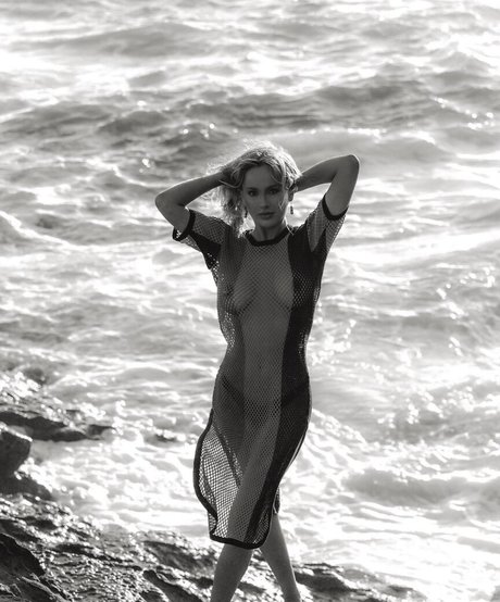 Anya Nicolodi modèle chaud galerie