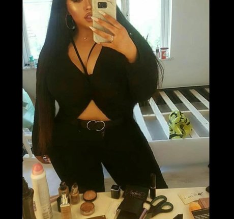 Megan Carys Gomer étoile exclusive des photos