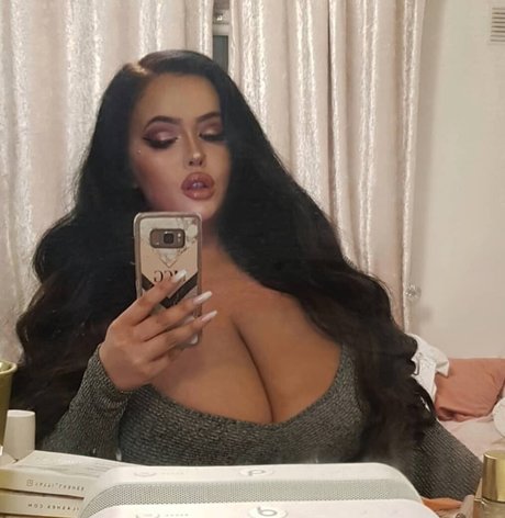 Megan Carys Gomer modèle érotique images