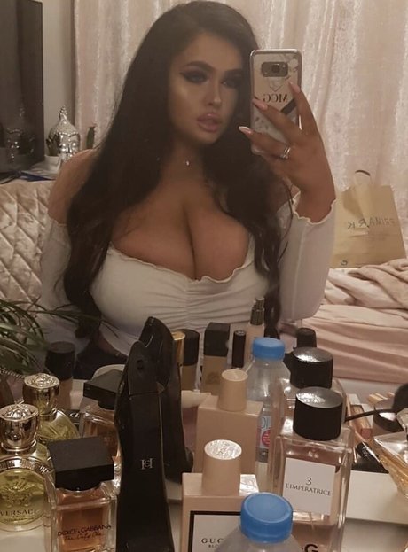 Megan Carys Gomer actrice chaude archive