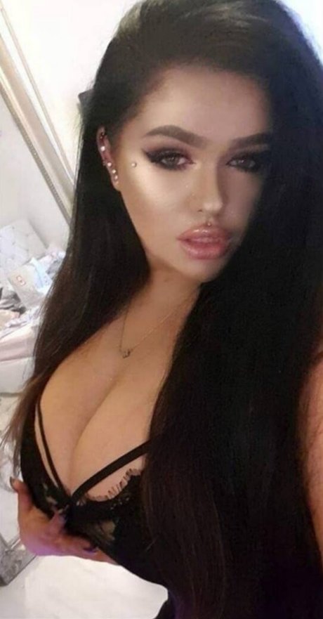 Megan Carys Gomer modèle magnifique galeries