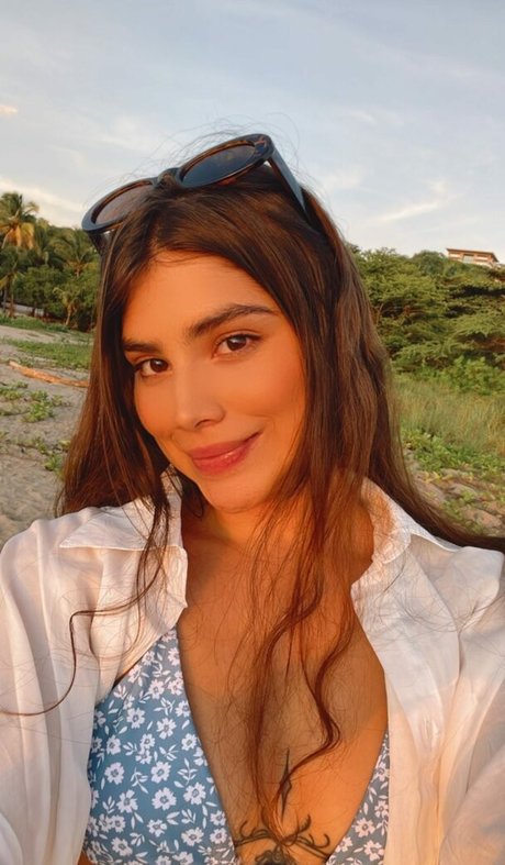 daniii bee1999 star exclusive image