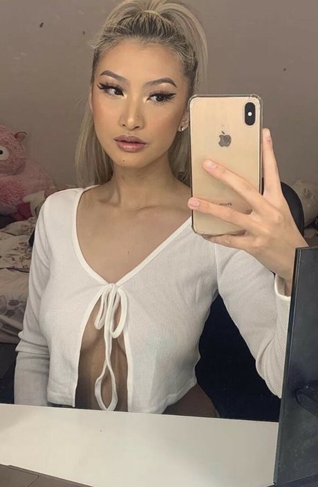 Nancy Huynh actrice érotique collection