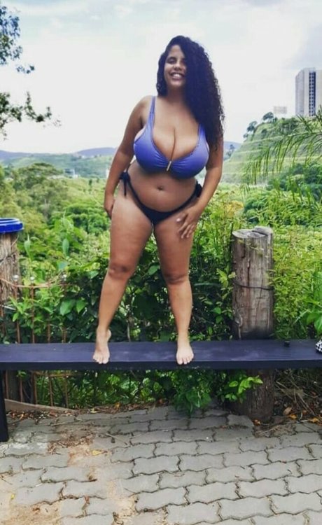 Mayla Coimbra top star photo