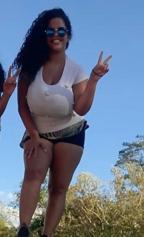 lingerie blanche onlyfans haut gratuit img