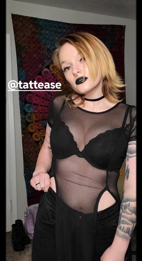 Tattease modèle adulte des photos