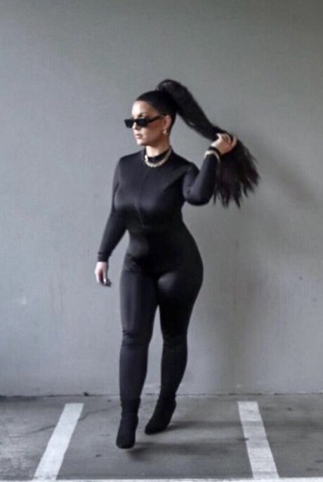 Makenzie modèle sexy galerie