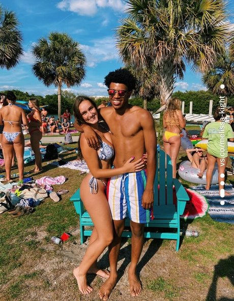 blonde aux gros seins onlyfans adulte de haute qualité des photos