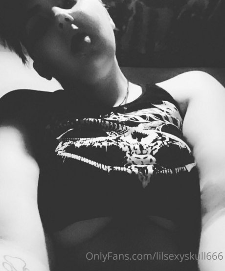 Skylar Rose Zombiez star du porno sympa photo