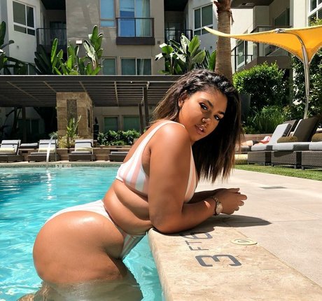 Alexus Danisha modèle sexy photos