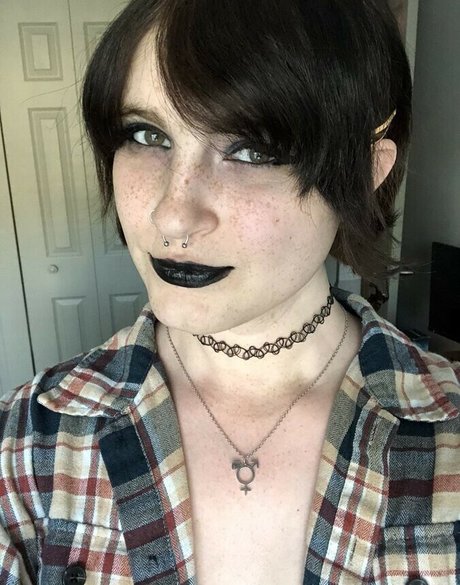 Scarlet Skeie actrice nue img