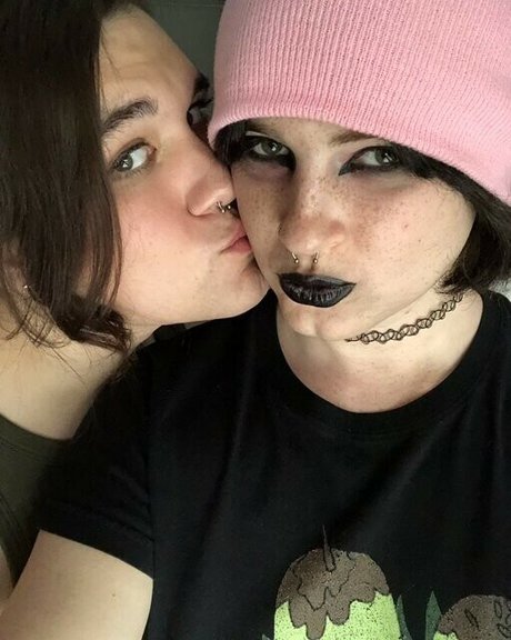 Scarlet Skeie art modèle galeries