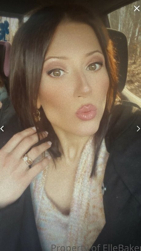 Elle Baker star du porno gratuite galeries