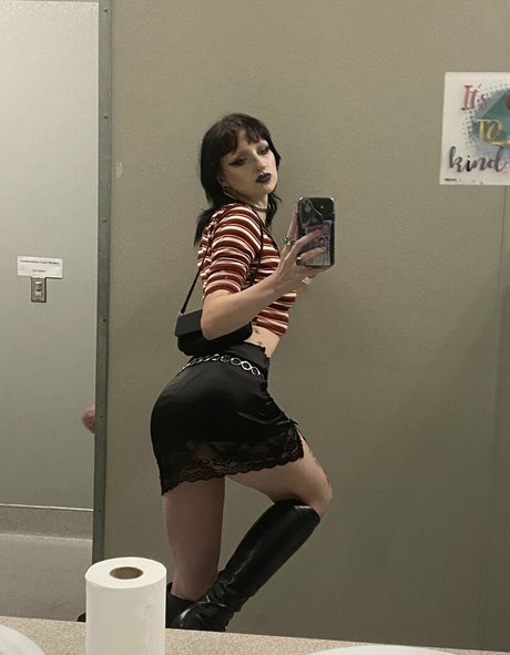 gothbimboxxx modèle parfait image