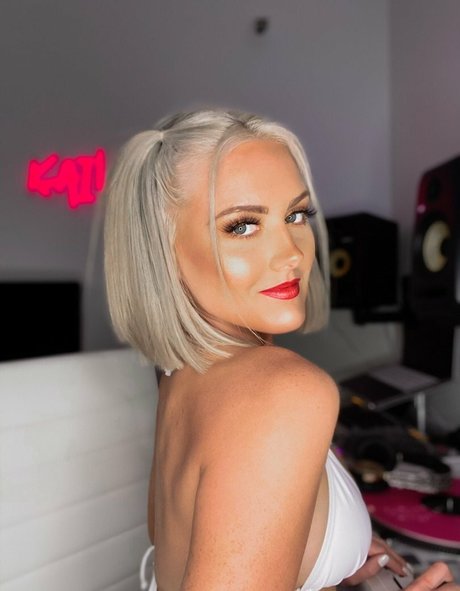 DJ Kaila Troy nus étoiles images