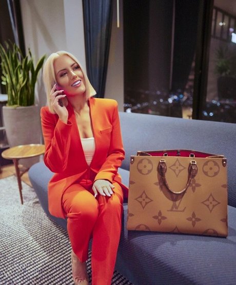 DJ Kaila Troy star du porno gratuit photo