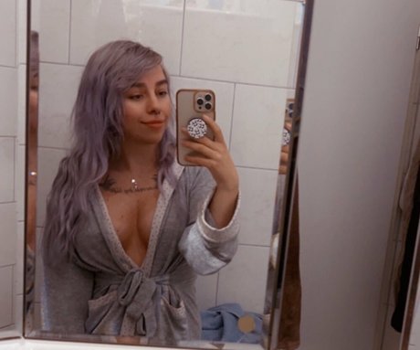 adolescente blonde onlyfans nu érotique image