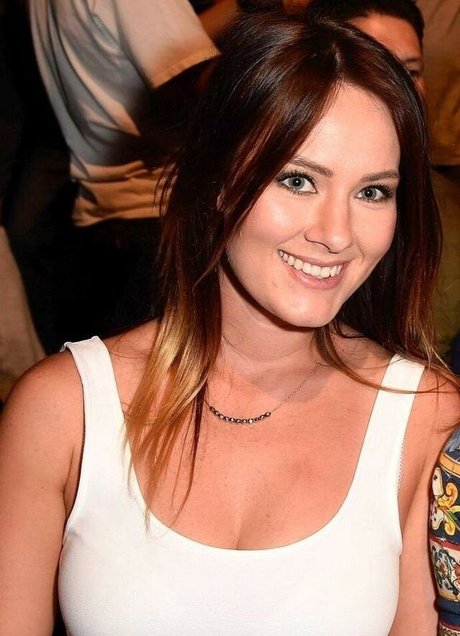 Dee Devlin star du porno nue image