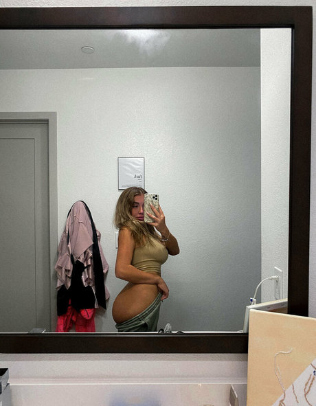 Rochelllle modèle hd des photos