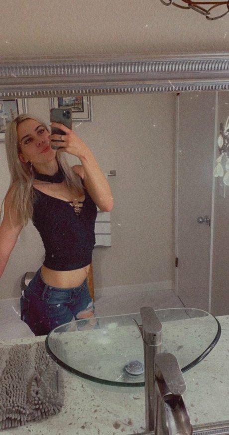 cort4shortt modèle magnifique image