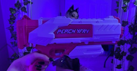 PeachyFry nus de stars du porno images