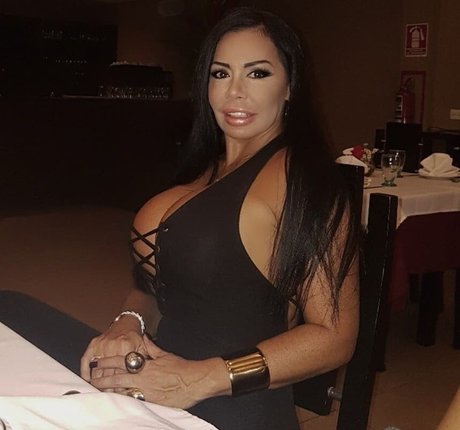 Carolina Luna étoile magnifique image