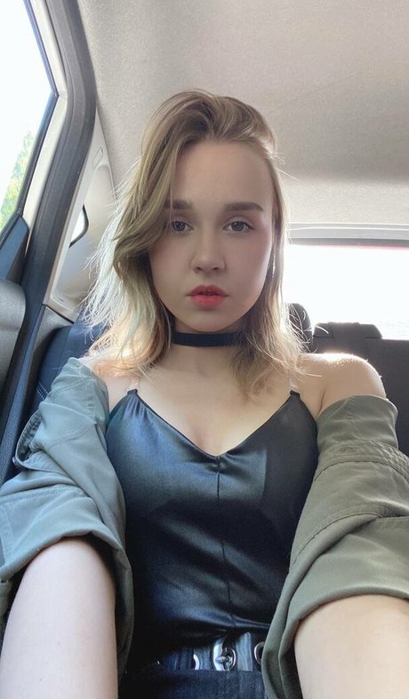 DollHole GrabFuck jolie étoile archive