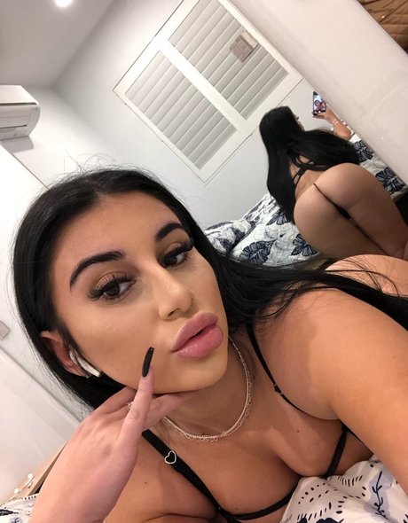 Mikaelatesta modèle pornographique photo