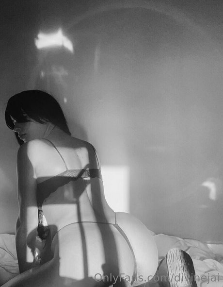 Divine Jai modèle exclusif photo