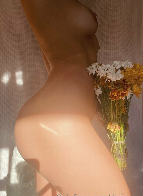 Divine Jai modèle porno photos