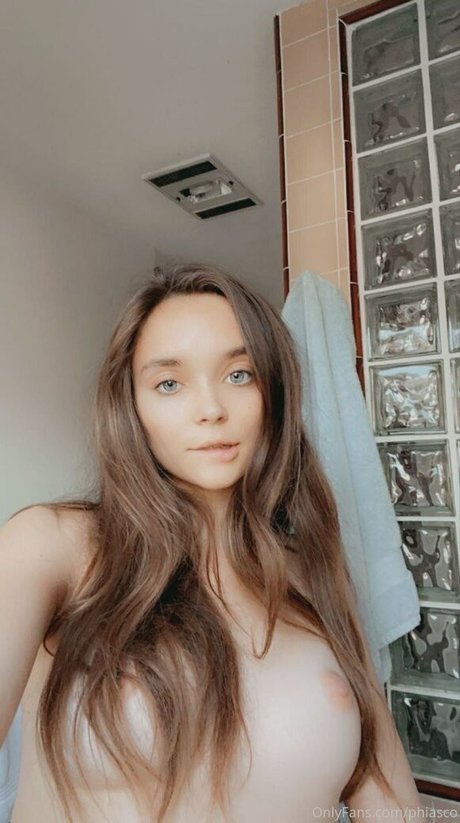 Phiasco modèle porno images