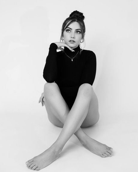 Sylina Ruiz nus étoiles images