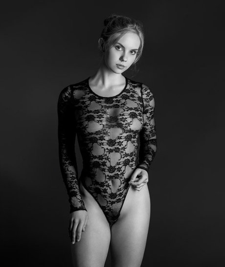 visage blond uniquementfans nu images