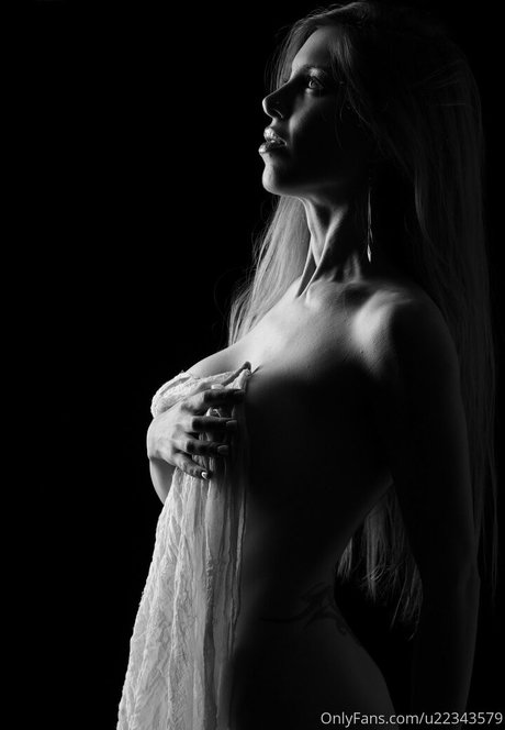 scandale onlyfans art érotique image